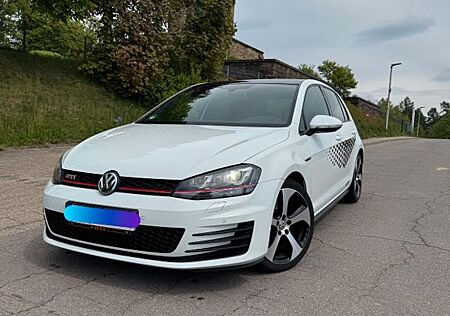 VW Golf Volkswagen 2.0 TSI Performance
