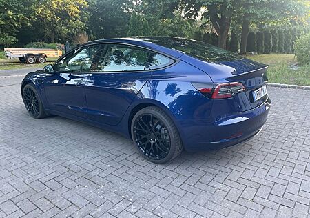 Tesla Model 3 Allradantrieb mit Dualmotor Long Ran...