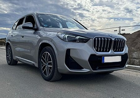 BMW iX1 xDrive30 - *AHK*M-PAKET*