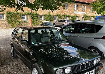 BMW 325i E30 Touring Malachitgrün Metallic 2,7L