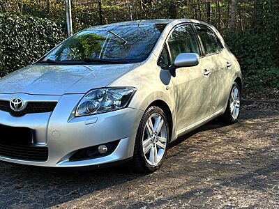 Toyota Auris 2.2 D-CAT D-CAT TÜV NEU