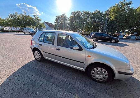 VW Golf Volkswagen 1.6 Comfortline 1. Hand Gepflegt AHK