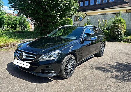 Mercedes-Benz E 250 BlueTEC 4MATIC T AVANTGARDE Autom. AVA...