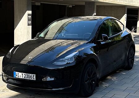 Tesla Model Y Standard Range Autopilot