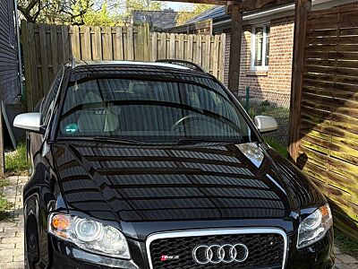Audi RS4 4.2 quattro Avant -