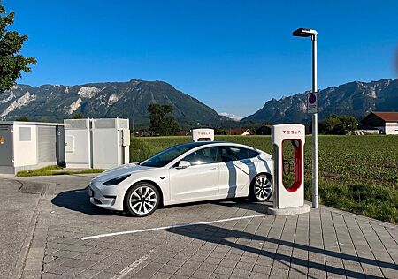 Tesla Model 3 Long Range AWD Performance Boost 462 PS