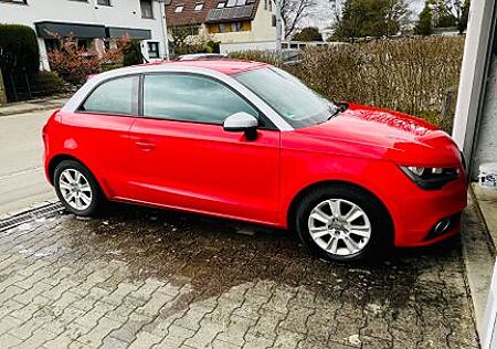 Audi !!TÜV NEU!! A1 1.4 TFSI S tronic  Attraction