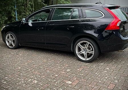 Volvo V60 D4 Geartronic SH gepflegt VOLL AUSSTATTUNG