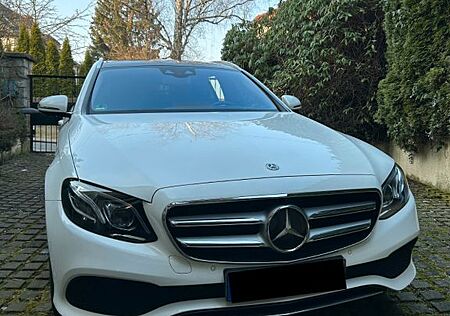 Mercedes-Benz E 220 E 220d T AVANTGARDE Autom. AVANTGARDE