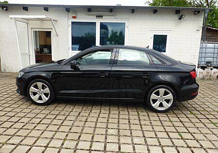 Audi A3 Lim.Xenon LED Navi Sportsitze S-line Pake PDC