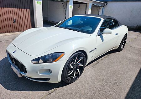 Maserati GranCabrio 4.7 V8 Automatik -