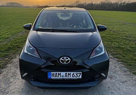 Toyota Aygo (X) Aygo (X) 1,0-l-VVT-i x x