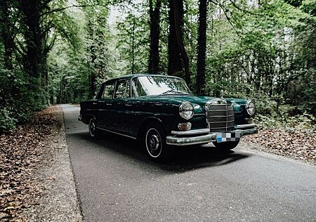 Mercedes-Benz 200 mit H-Zulassung