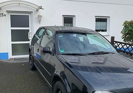 VW Golf Volkswagen 1.9 TDI sportsitze/armlehne/velour