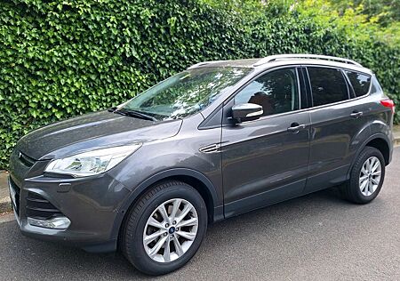 Ford Kuga 2,0 TDCi 2x4 110kW Titanium Panorama Dach