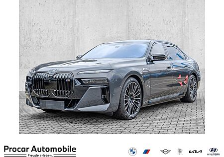 BMW M760e xDrive 21" B/Wilkins Sound 360° Lounge Pak