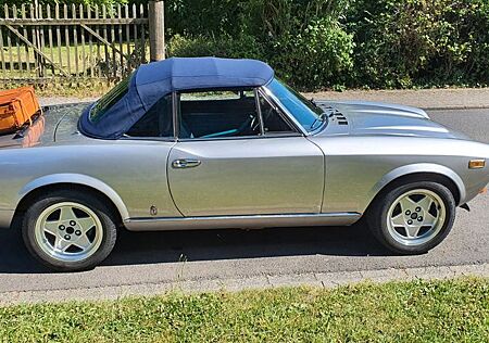 Fiat 124 Spider