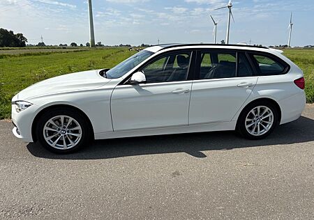 BMW 320d Touring Automatik Scheckheft, Panorama, AHK