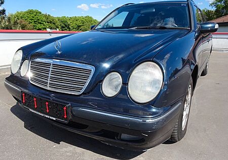 Mercedes-Benz E 200 KOMPRESSOR T ELEGANCE,Klima,Einparkhilfe