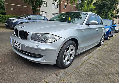 BMW 118i Schiebedach Navi PDC Automatik