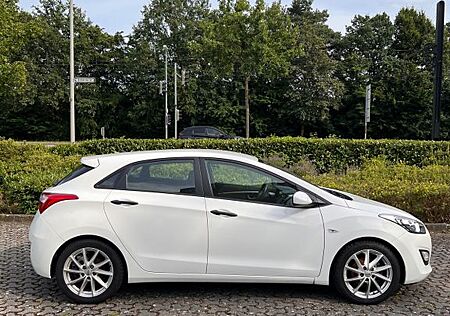 Hyundai i30 Classic 1.4 KLIMA ,PDC, TÜV/HU Neu