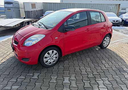 Toyota Yaris Cool 1,3 Ltr. - 74 kW,, 6 Gang,,Klima