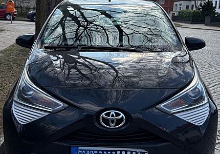 Toyota Aygo (X) Aygo (X) 1,0-l-VVT-i x-play club schwarz