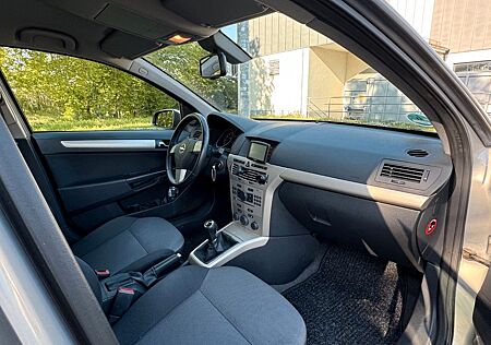Opel Astra H 1,6L 116 PS (85 kW) Benzin