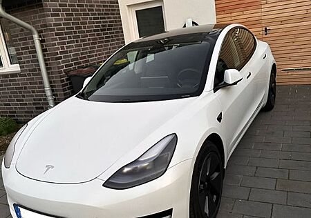 Tesla Model 3 SR+ LFP inkl. Sommer und Winterreifen