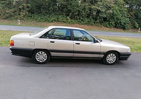 Audi 100 .STyp44.2.3.1Hand.Servo.SD.Tüvneu.1A