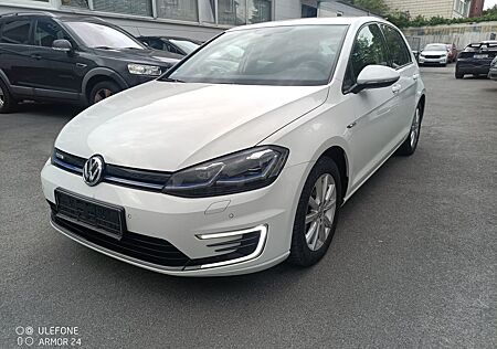 VW Golf Volkswagen e- *WäPu*ACC*CCS*SHZ*Nav*MATRIX*WR*SoH93,5%*