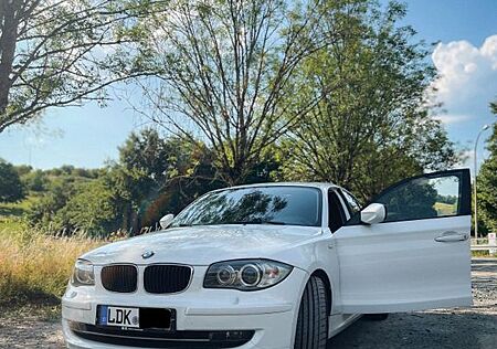 BMW 120i 2. Hand 79000km Scheckheft Lifestyle Ed.