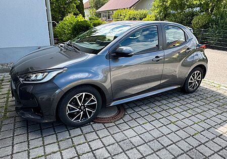 Toyota Yaris 1.5-l-VVT-i Hybrid CVT Team Deutschlan...