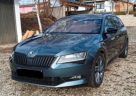 Skoda Superb 4x4 SportLine Combi PANO Standheizung