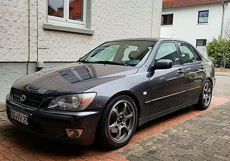 Lexus IS 200 - -