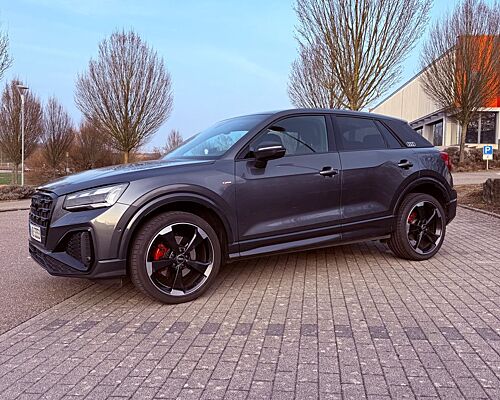 Audi Q2 35 TFSI S tronic S line Matrix / Leder/AHK