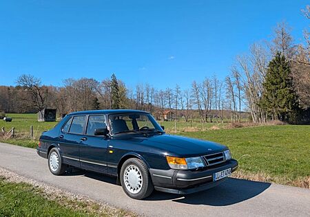 Saab 900 900i Sedan
