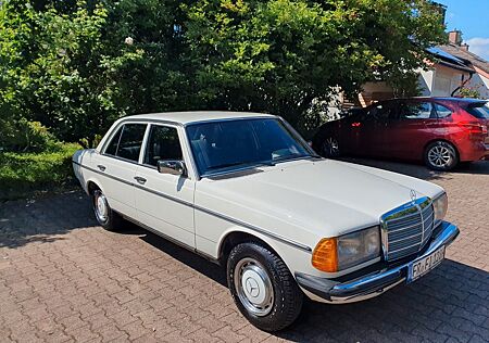 Mercedes-Benz E 230