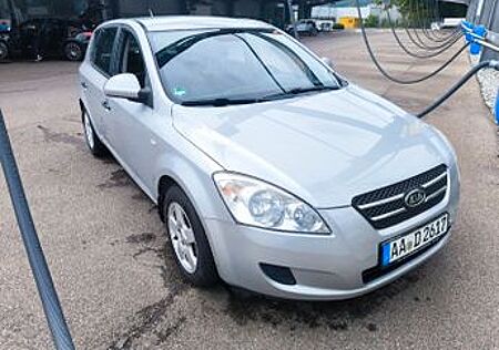 Kia Cee'd / Ceed 1.4 CVVT LX Basis LX Basis