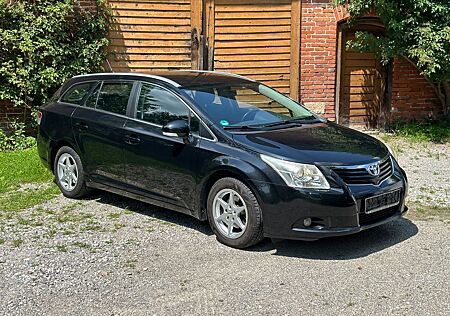 Toyota Avensis Combi 1,6-l-Valvematic