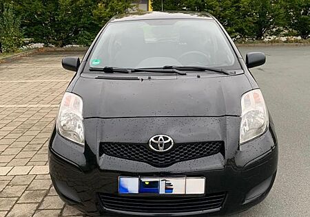 Toyota Yaris gebraucht kaufen Toyota Yaris 1,33-l-Dual-VVT-i Cool Cool 8-fach bereift