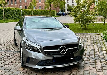 Mercedes-Benz A 180 Automatik, Panoramadach, Vollleder