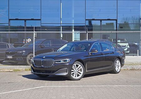 BMW 750I 4,4 M-Sport xDrive LCI Head-Up Massage