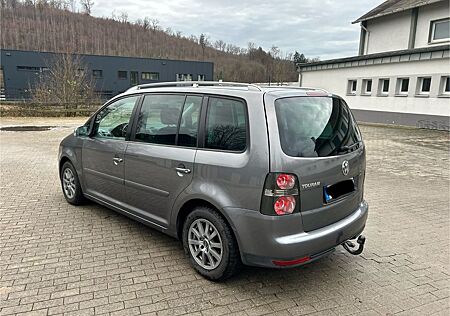 VW Touran Volkswagen 1.9 TDI 77kW DSG Highline Highline