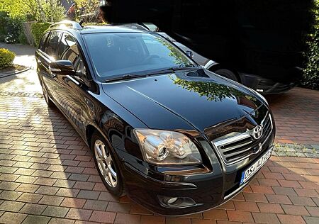 Toyota Avensis Combi 2.0 D-4D -