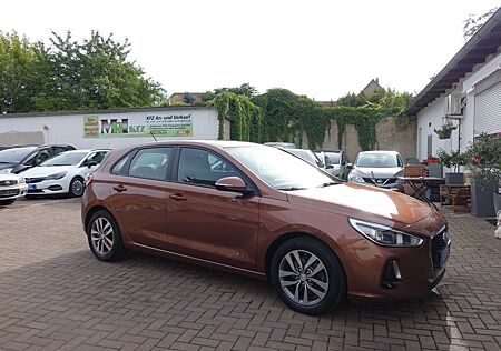 Hyundai i30 1,0 TGDI/120PS, EU6, WRäder, SH, RFK !!