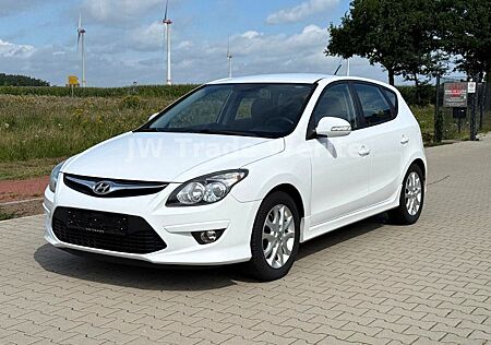 Hyundai i30 1.4 Navi SHZ PDC Tempomat Teilleder Klima 16