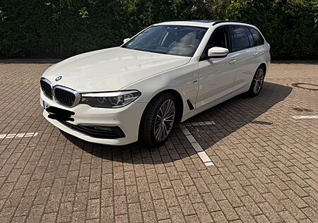 BMW 530d Touring A - Sport Line - HuD - G31- Pano