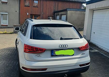 Audi Q3 2.0 TDI S tronic quattro -