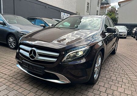 Mercedes-Benz GLA 220 CDI Bi-Xenon Panorama-Schiebedach Leder